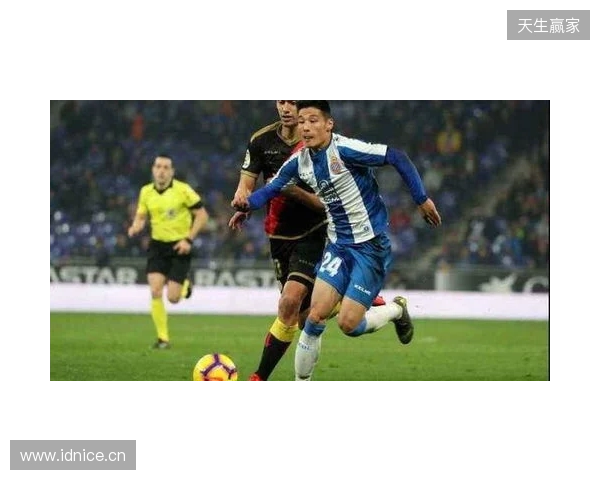 西班牙名嘴：维尼在替补席发笑不职业，在哪都该被开除